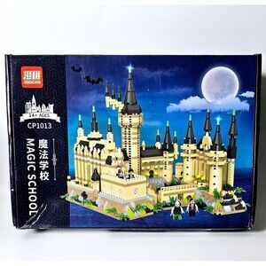 MAGIC SCHOOL Mini Building Block Set w Characters Brand New!